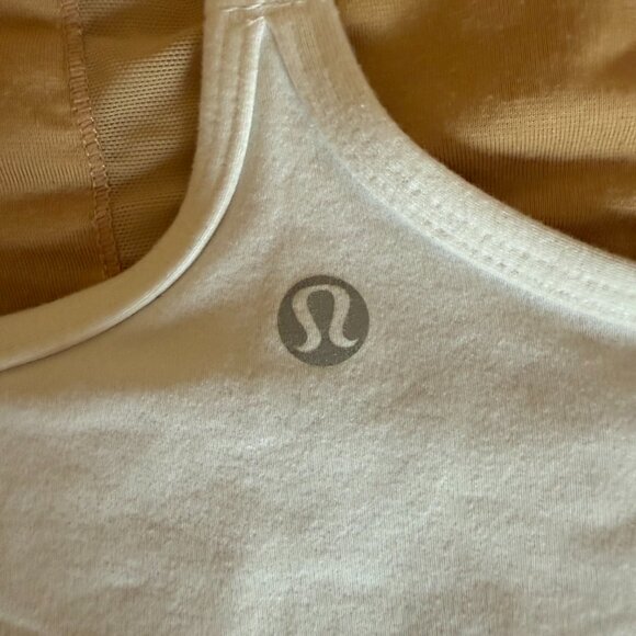 Bundle 2 Lululemon Tanks size 8 - Picture 5 of 7